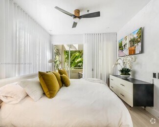 Building Photo - 100 Collins Ave