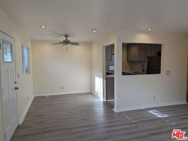 Foto del edificio - 4064 Redwood Ave