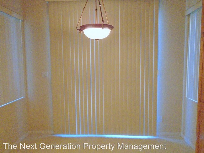 Foto del edificio - 3 br, 2.5 bath House - 8220 Strawberry Spring