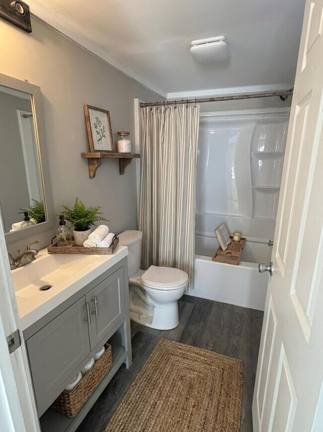 Foto del edificio - 406 Fisher Ferry St