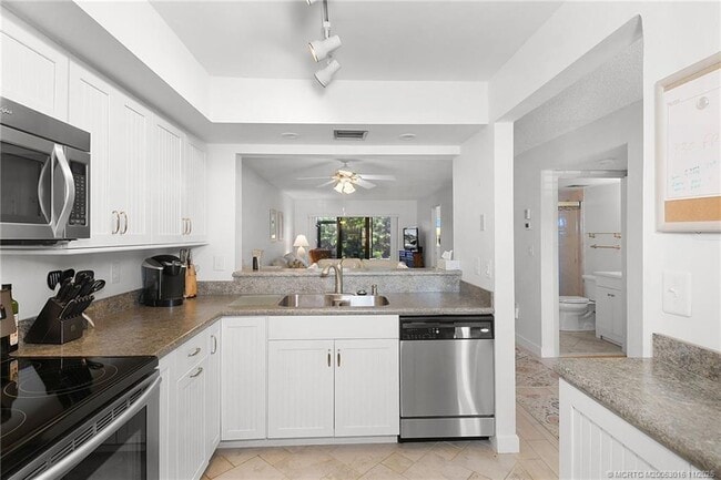 Building Photo - 7410 S Ocean Dr