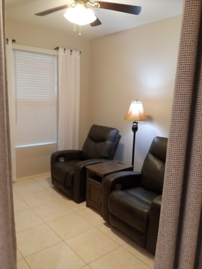Building Photo - 2518 E Paseo Dr