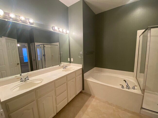 Building Photo - 10612 Stoneside Trl