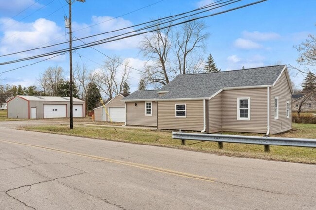Building Photo - 8450 S Mann Rd