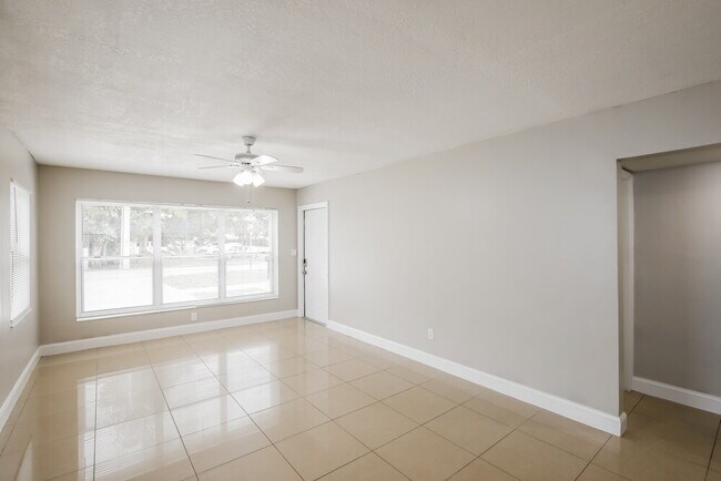 Foto del edificio - 9100 NW 3rd Ave