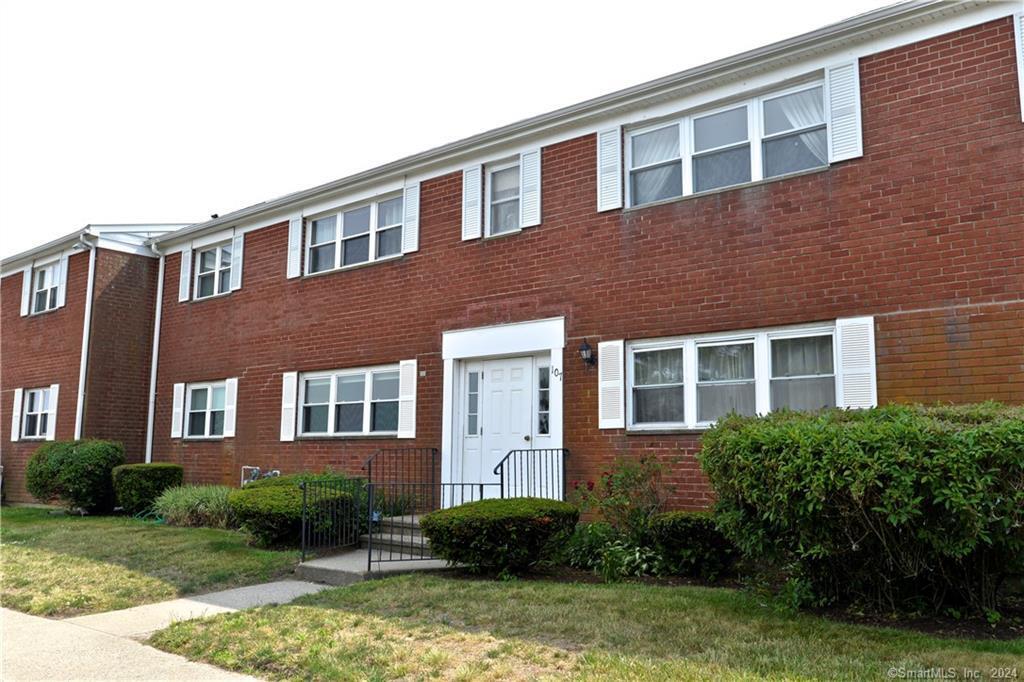 Primary Photo - 107 E Broadway