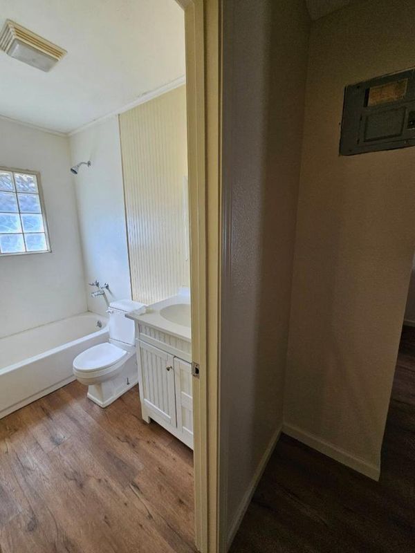 Building Photo - 3728 Opelousas St