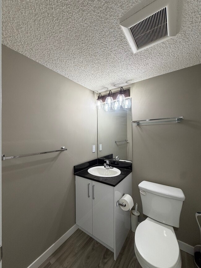 Building Photo - 108