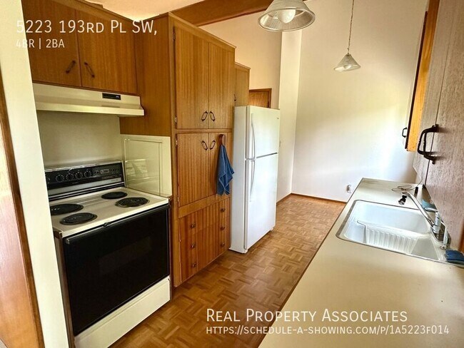 Foto del edificio - 5223 193rd Pl SW