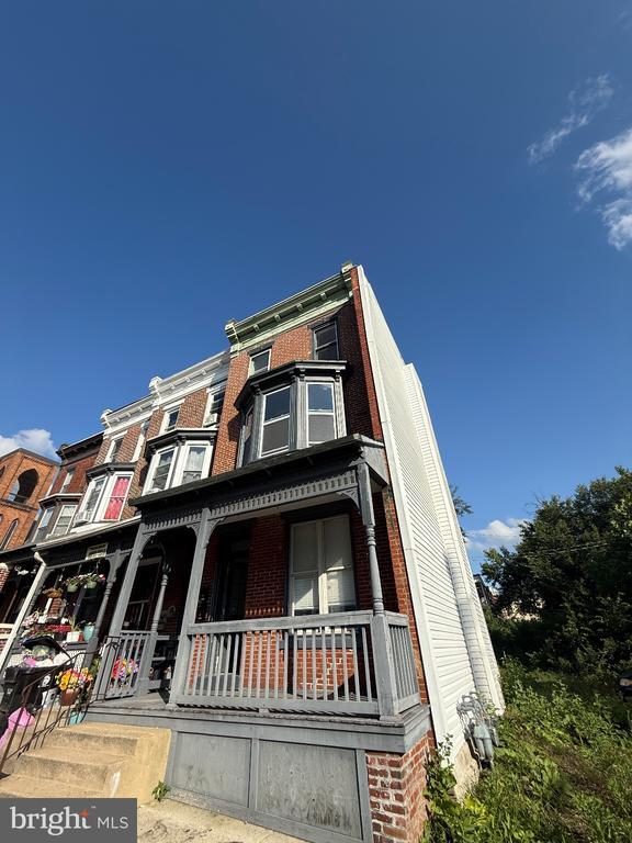 Building Photo - 331 Maclay St