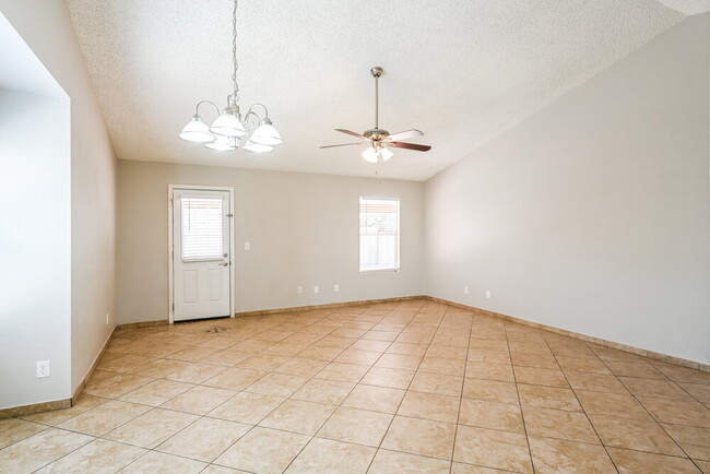 Building Photo - 4467 W Yorkshire Dr