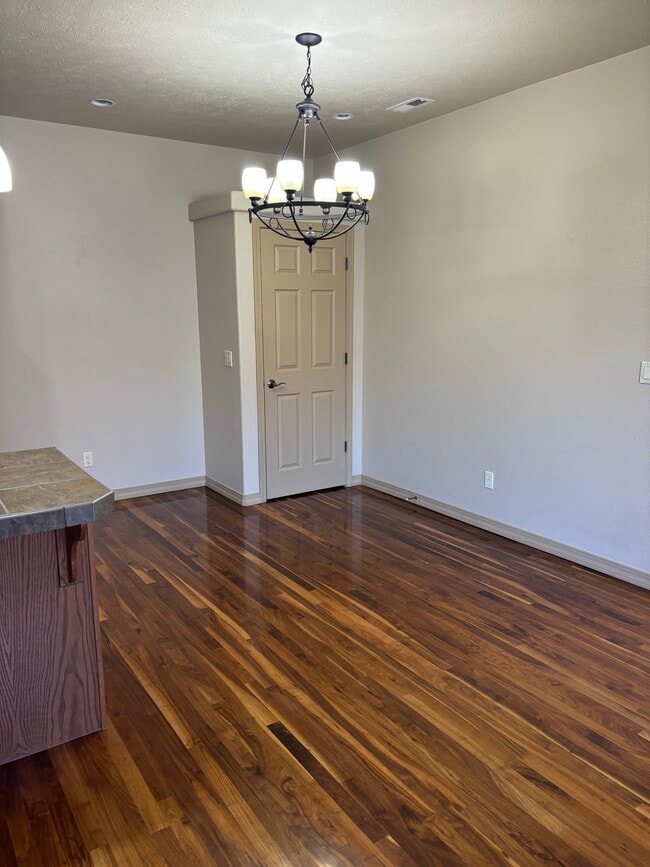 Building Photo - 1648 Treehaven Ct