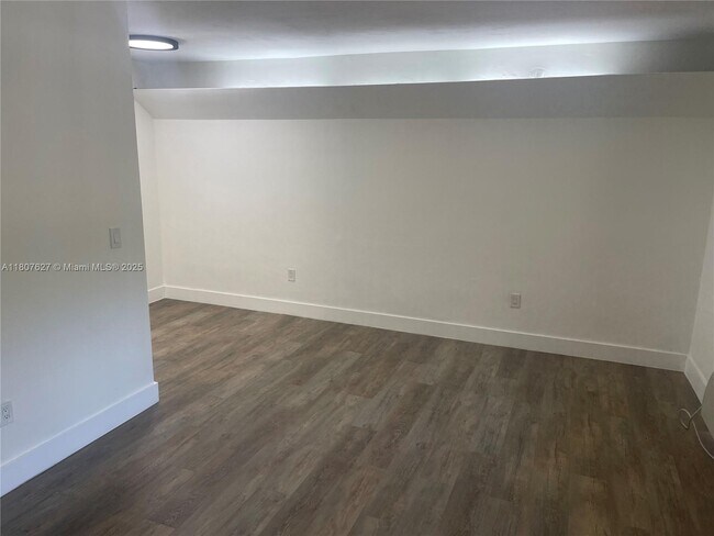 Foto del edificio - 125 Edgewater Dr