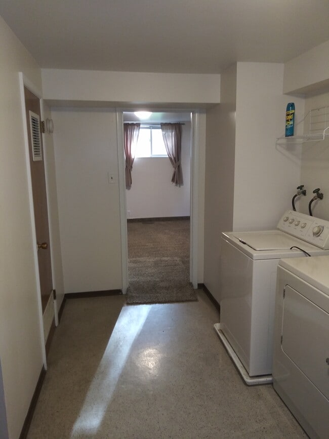 Kit facing Living Room - 56 S 600 E