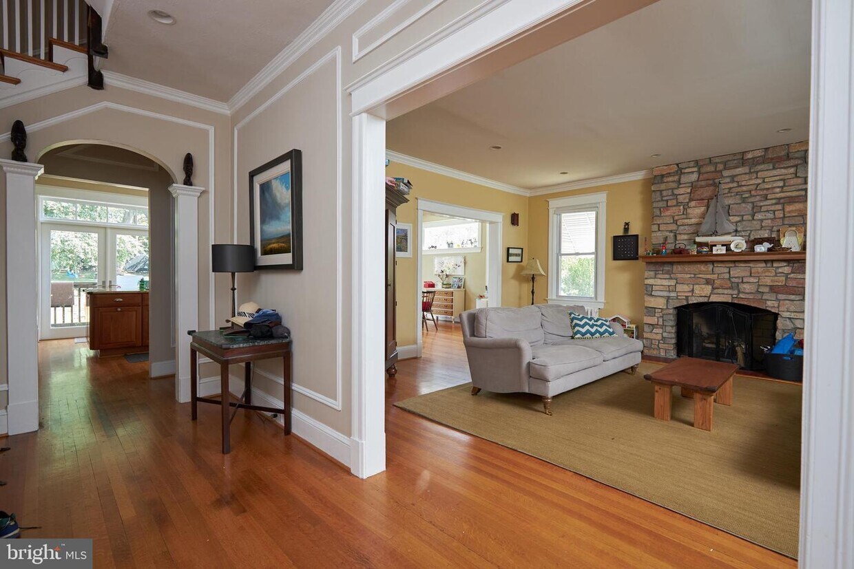Primary Photo - 1715 Varnum St NW