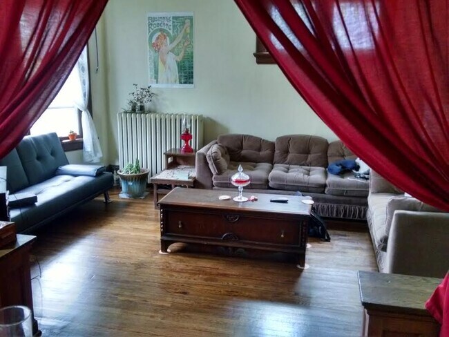 Foto del edificio - 3249 N Hackett Ave