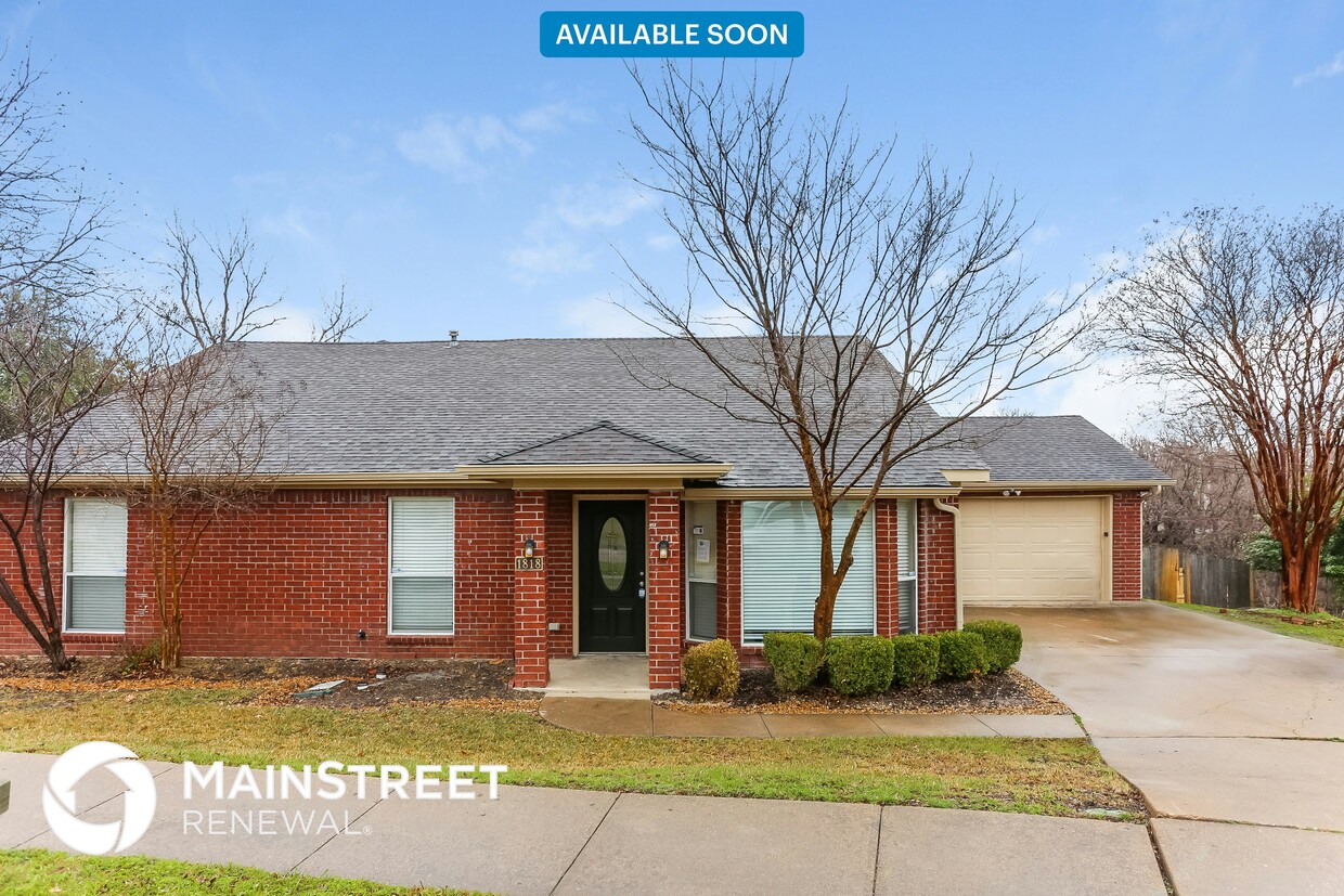 Primary Photo - 1818 Knob Hill Dr