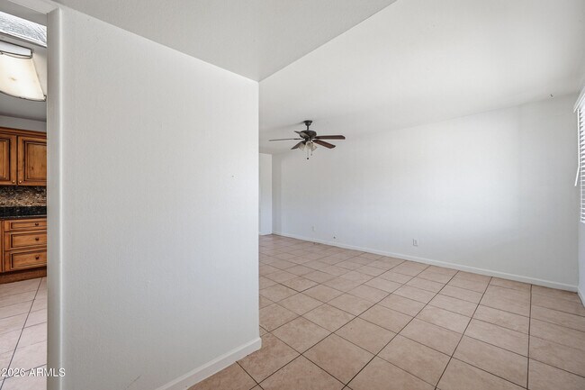 Foto del edificio - 12422 N Cherry Hills Dr E