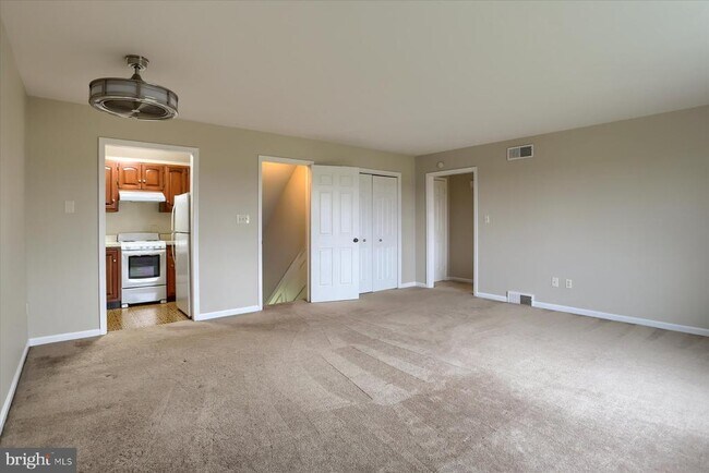 Foto del edificio - 1515 Woodcrest Cir