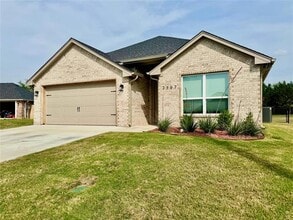 Building Photo - 2507 Christine Dr