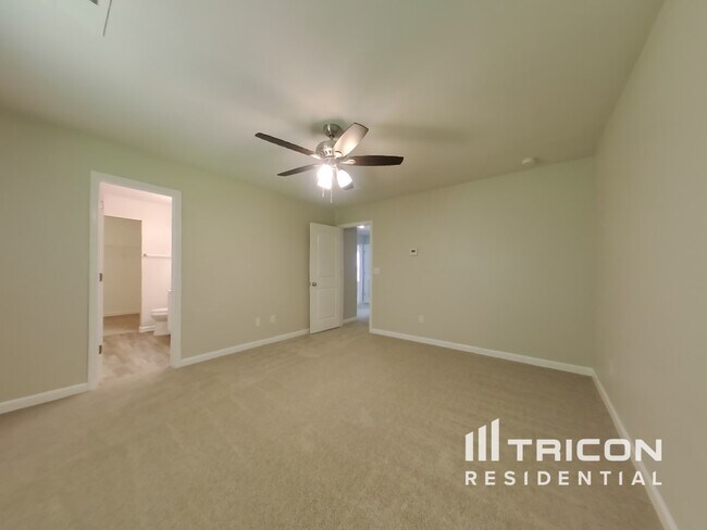 Building Photo - 405 Robin Hill Ln