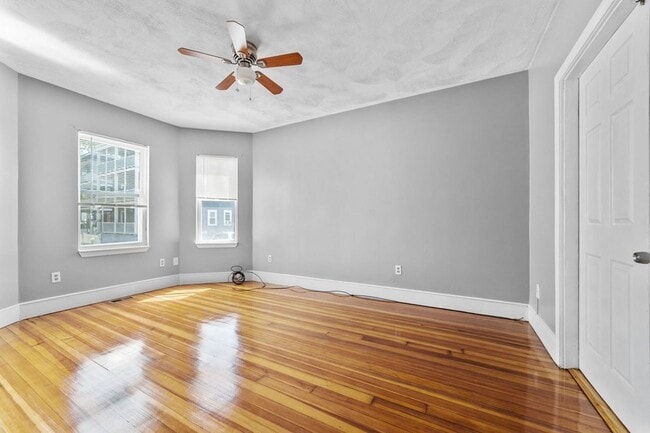 Building Photo - 6 Ridgewood St