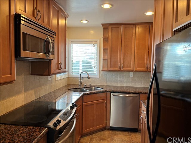 Foto del edificio - 6971 Knollcrest Ln