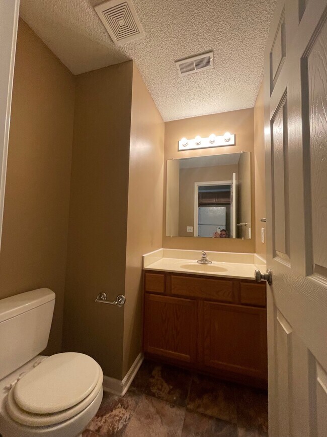 Foto del edificio - 2608 Deerfield Blvd