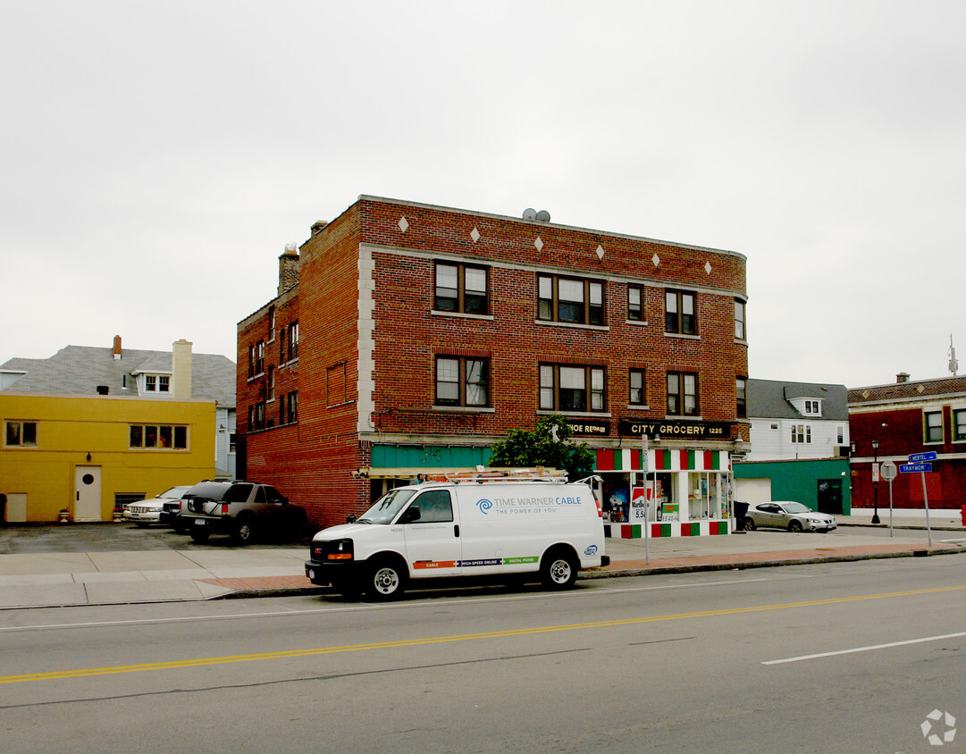 Building Photo - 1225 Hertel Ave