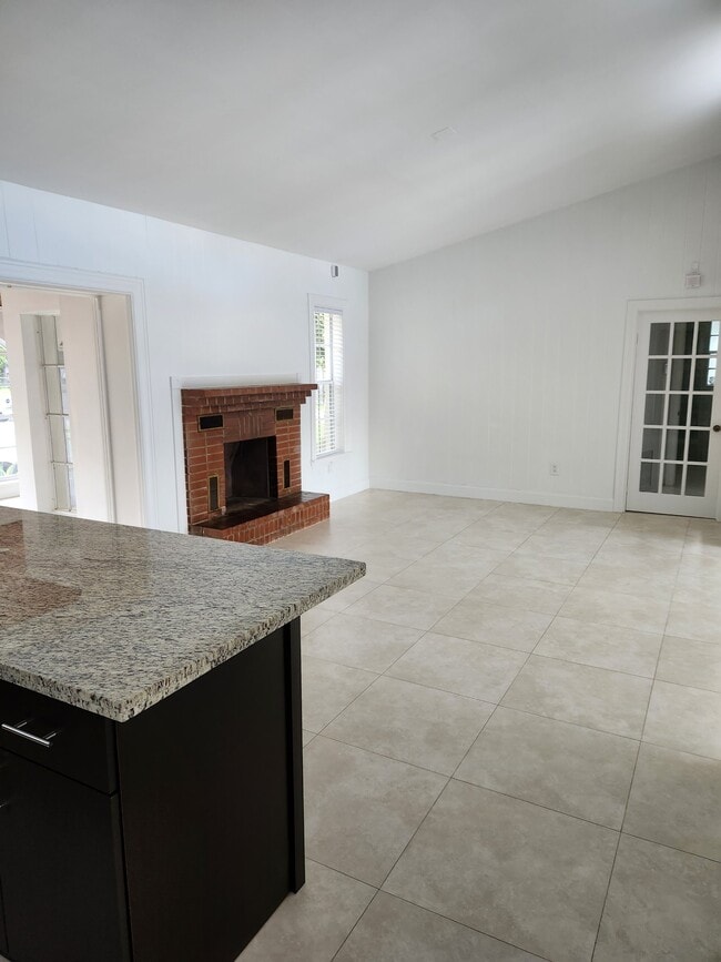 Building Photo - 11455 SW 82nd Ave