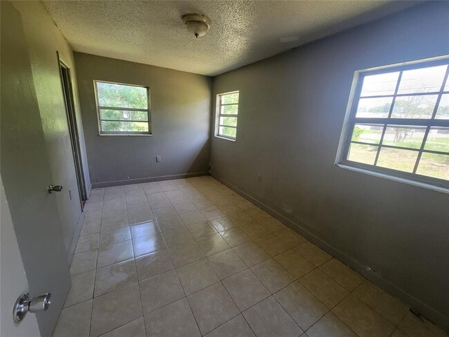 Foto del edificio - 5165 Lanette St