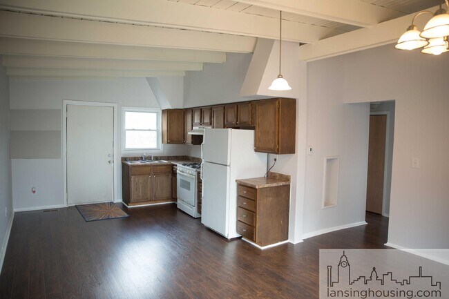 Building Photo - 317 E Hillsdale St