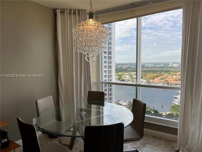 Foto del edificio - 21150 Point Pl