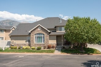 Building Photo - 83 930 E