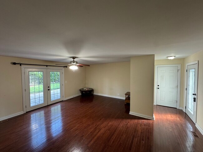 Foto del edificio - 7101 Longmeadow Ln