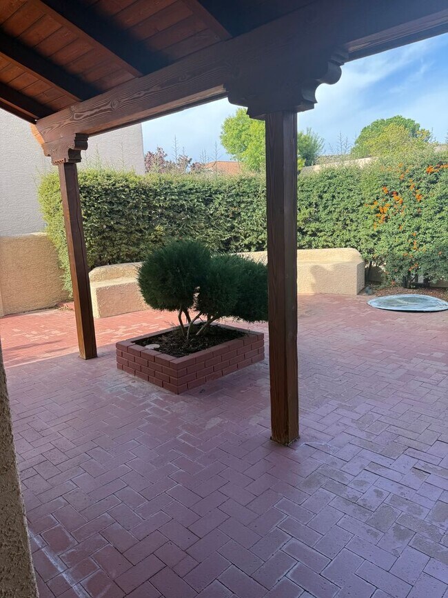 Foto del edificio - 2828 Monument Dr NW