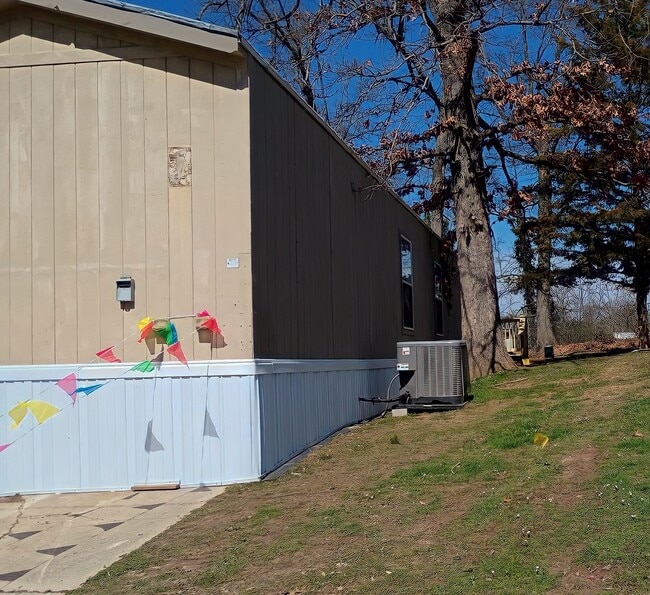 Building Photo - 9 Deerwood Park