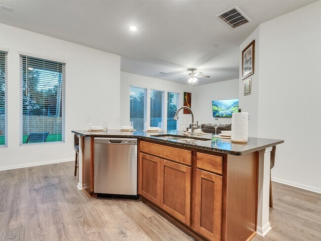 Foto del edificio - 422 Magnolia Ln