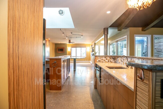 Building Photo - 240 Hopi Pl