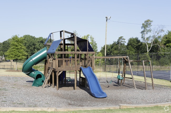 Building Photo - Hartwell Pointe