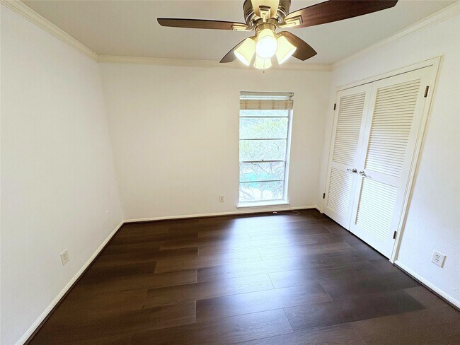 Foto del edificio - 6483 Bayou Glen Rd