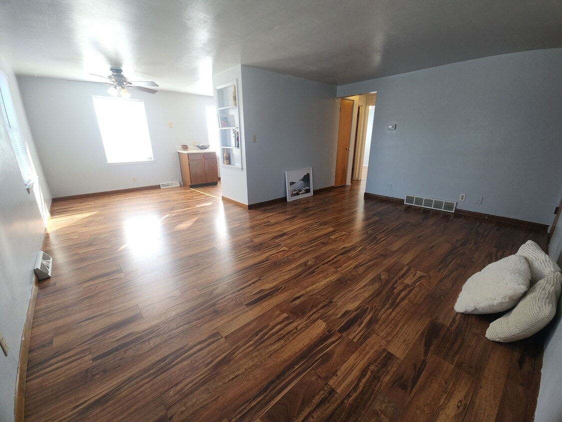 Foto principal - 1059 Gillingham Rd