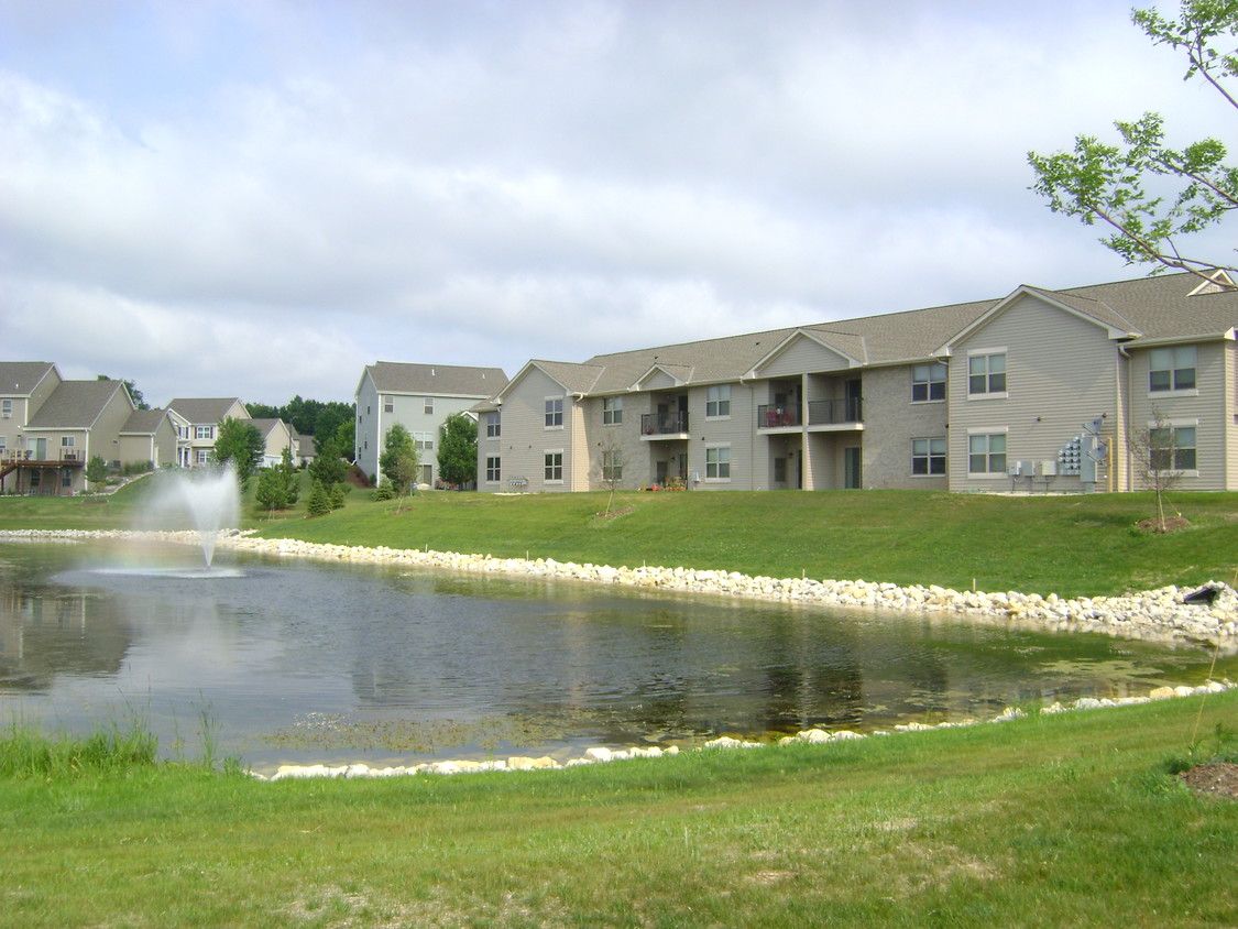 Estilo condominio con entrada privada y garaje adjunto - Hillstone Apartments