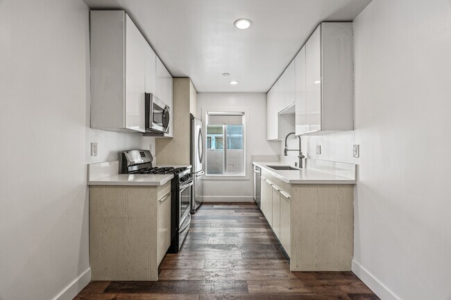 Building Photo - 6307 Elgin St.