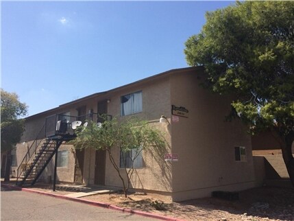 Foto del edificio - Rywood Village