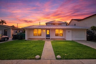 Building Photo - 1828 N Palmway