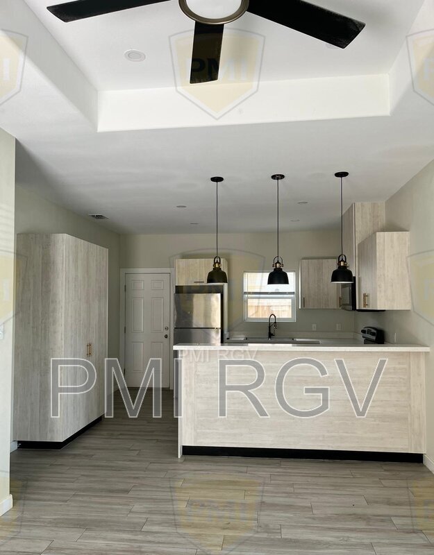 Foto del edificio - 1320 N McColl Rd