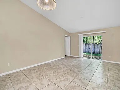 Building Photo - Cluster Oaks
