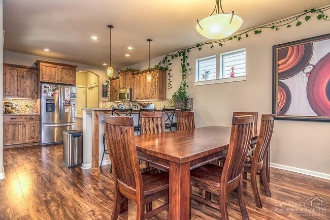 Building Photo - 20758 NE Sierra Dr