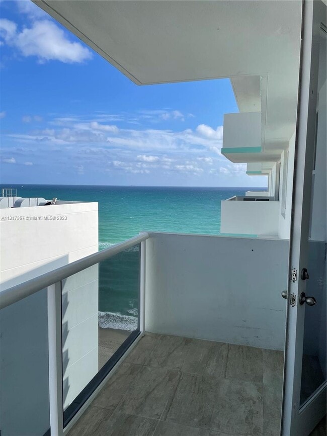 Building Photo - 3725 S Ocean Dr